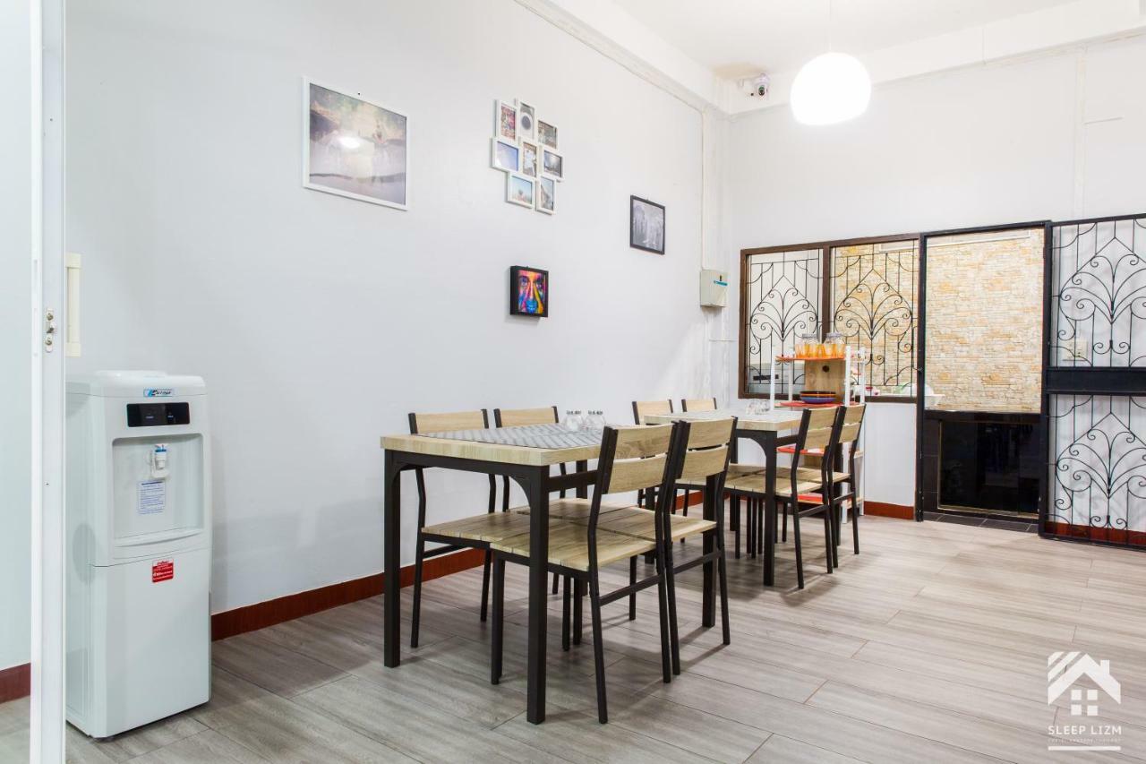 Sleeplizm Hostel (Adults Only) Bangkok Exterior photo